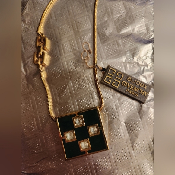 🔥EUC Givenchy 1976 Enamel Crystal Square Black Gold Plated  Pendant Necklace - Picture 4 of 7